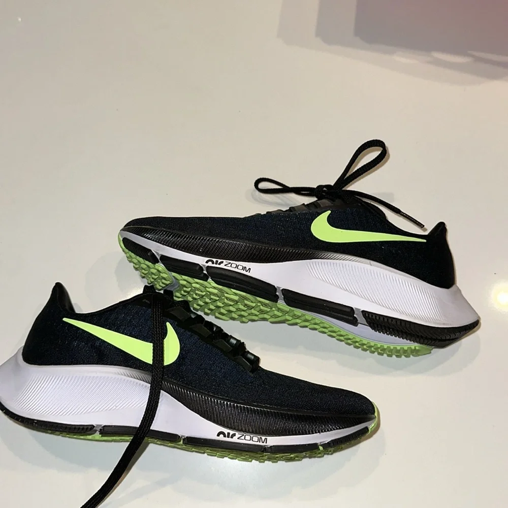 NIKE women’s Air Zoom Pegasus 37 black/ghost green running walking sneakers 6
